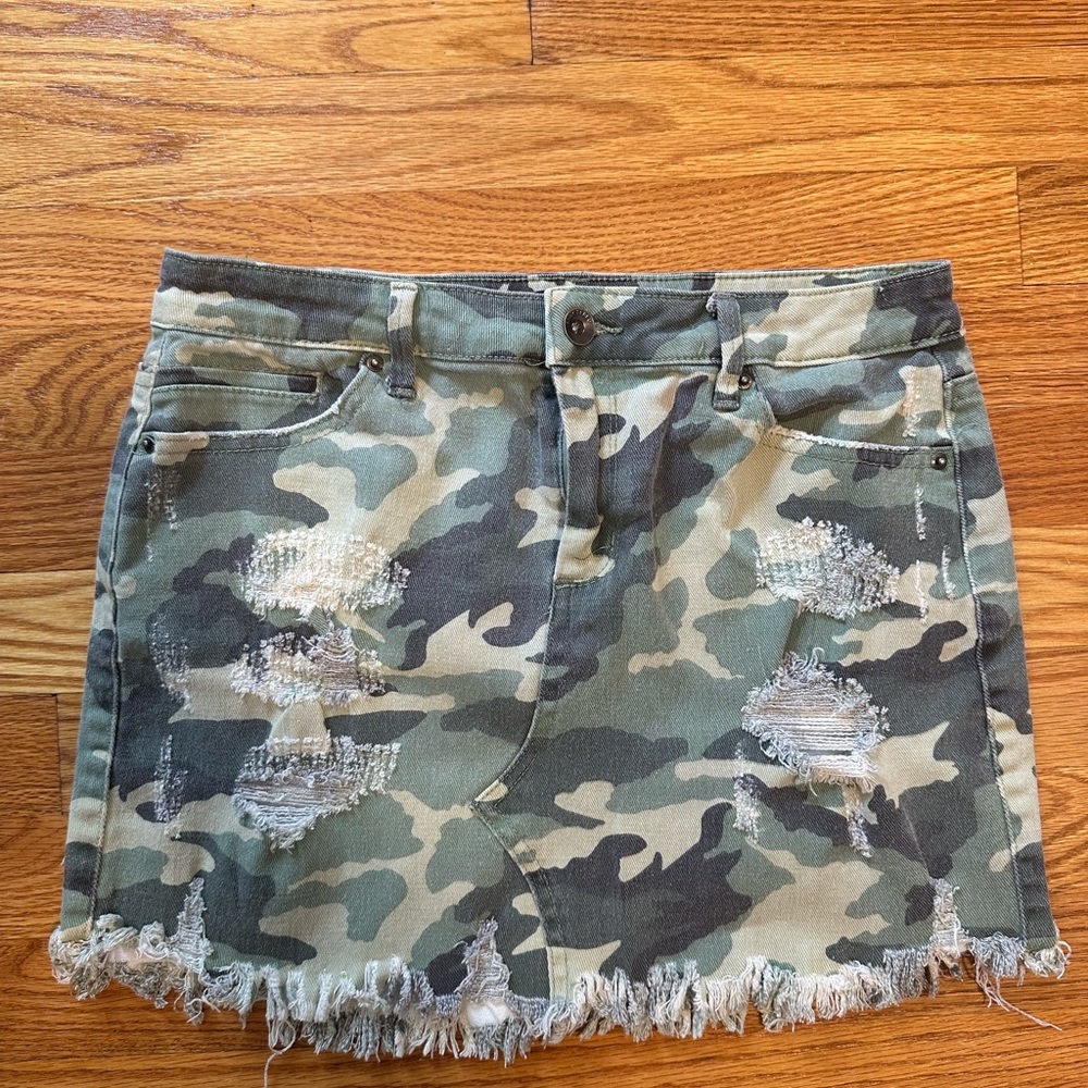 Tractr Camo Skirt